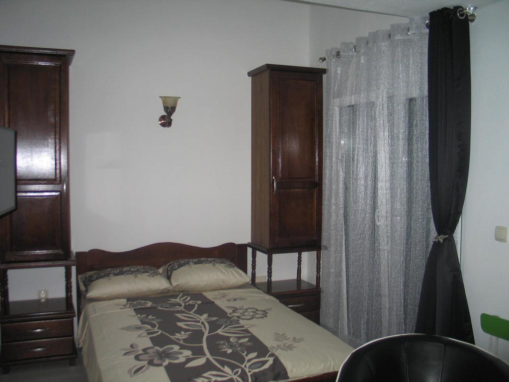 Guest House Dena Dobra Voda Quarto foto