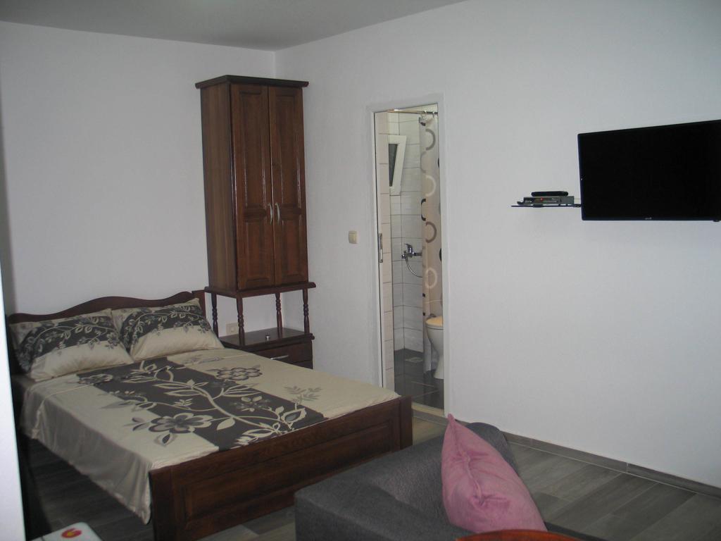 Guest House Dena Dobra Voda Quarto foto