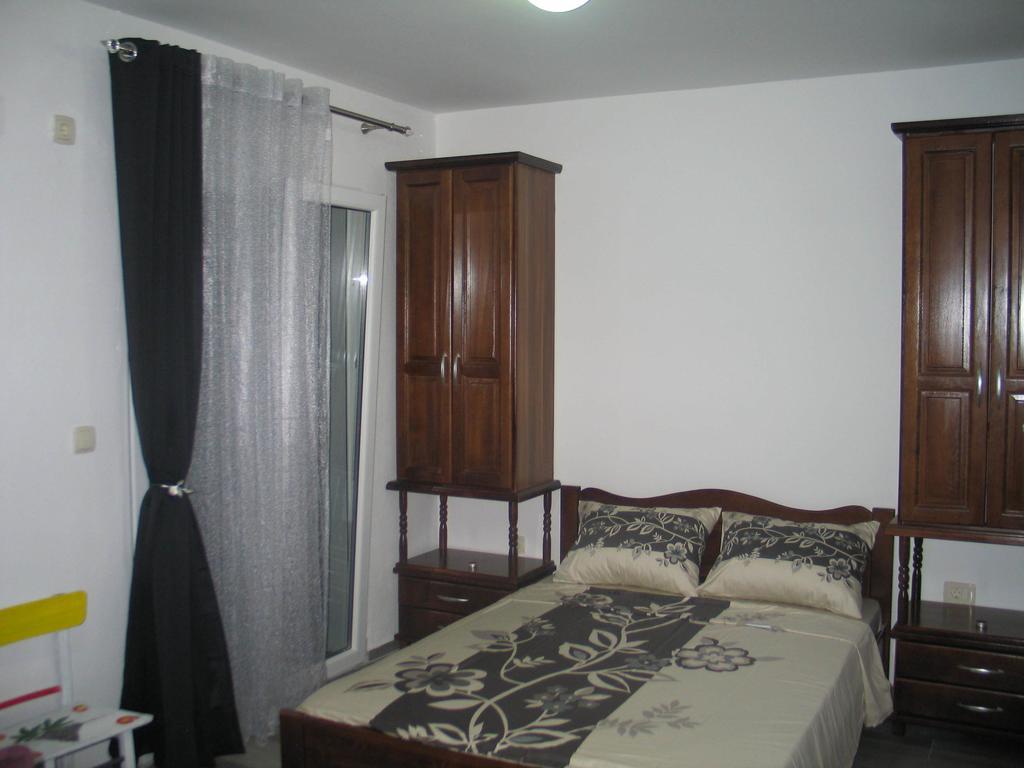 Guest House Dena Dobra Voda Quarto foto