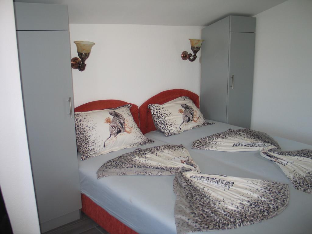 Guest House Dena Dobra Voda Quarto foto