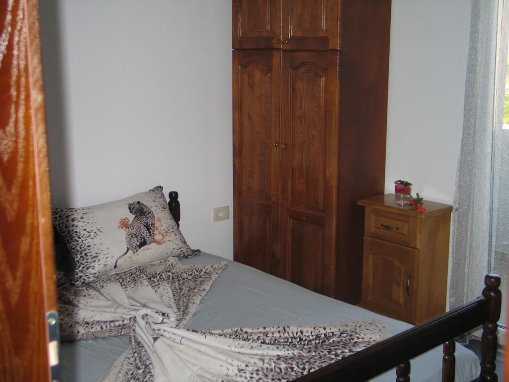 Guest House Dena Dobra Voda Quarto foto
