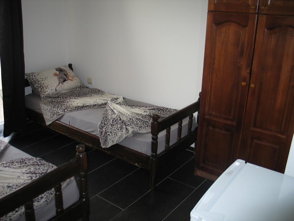 Guest House Dena Dobra Voda Quarto foto