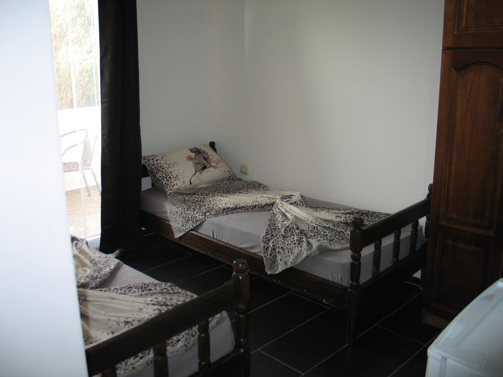 Guest House Dena Dobra Voda Quarto foto