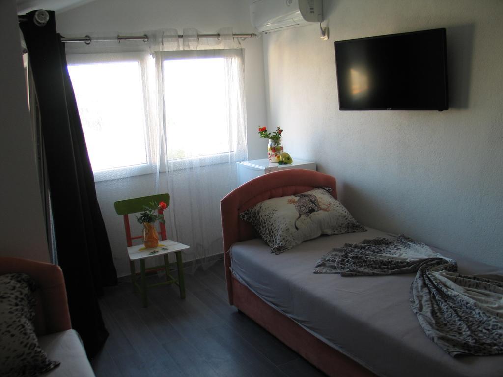 Guest House Dena Dobra Voda Quarto foto