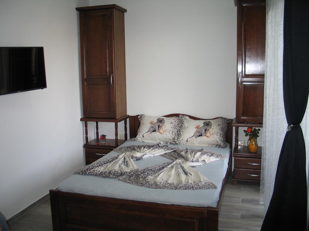 Guest House Dena Dobra Voda Quarto foto