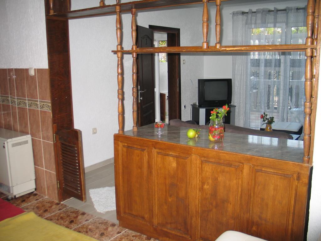 Guest House Dena Dobra Voda Quarto foto