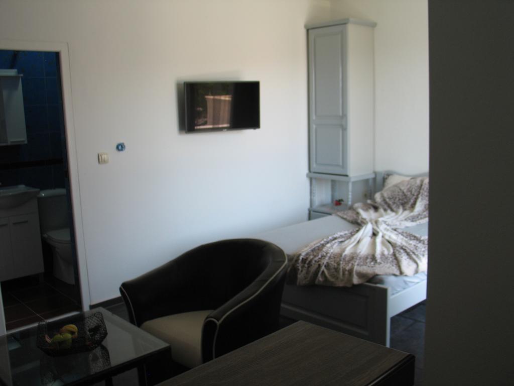 Guest House Dena Dobra Voda Quarto foto